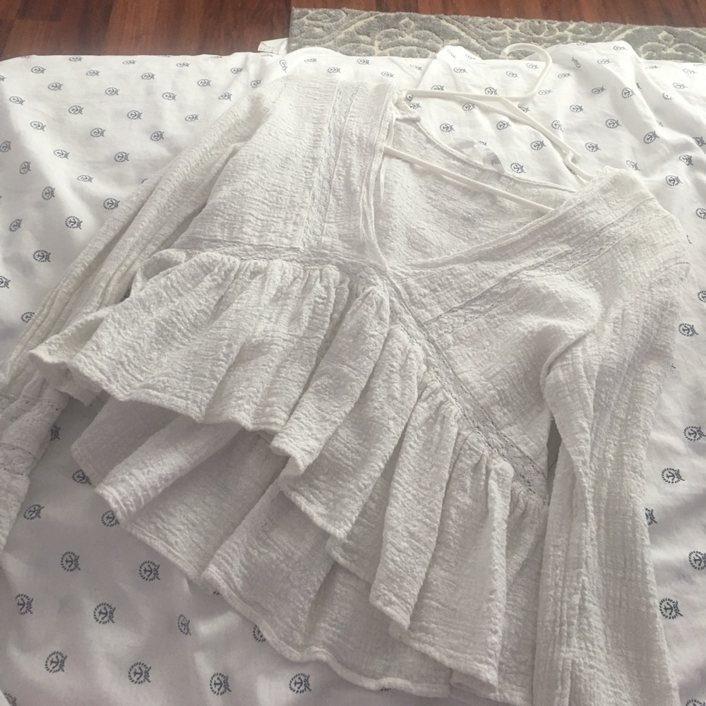 White long sleeve crop top